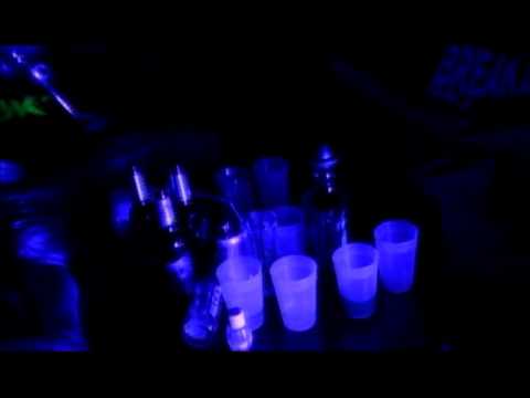 Royal Size & Finis feat. Pawz One & MattenMann - Trink mit uns / Drink with us