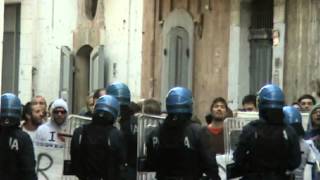 preview picture of video 'Forzanovisti contro antifascisti prima del comizio di Roberto Fiore a S.Maria a Vico (CE)'