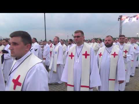 Lednica 2018 -Procesja kapłanów - Słuchaj Izraelu i Nie lękajcie się