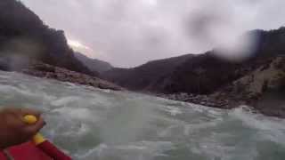 preview picture of video 'River Rafting Rishikesh Golf Course Rapid'