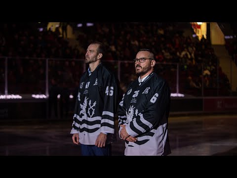 Jan Košťál a Petr Kumstát po uvedení do Síně slávy karlovarského hokeje