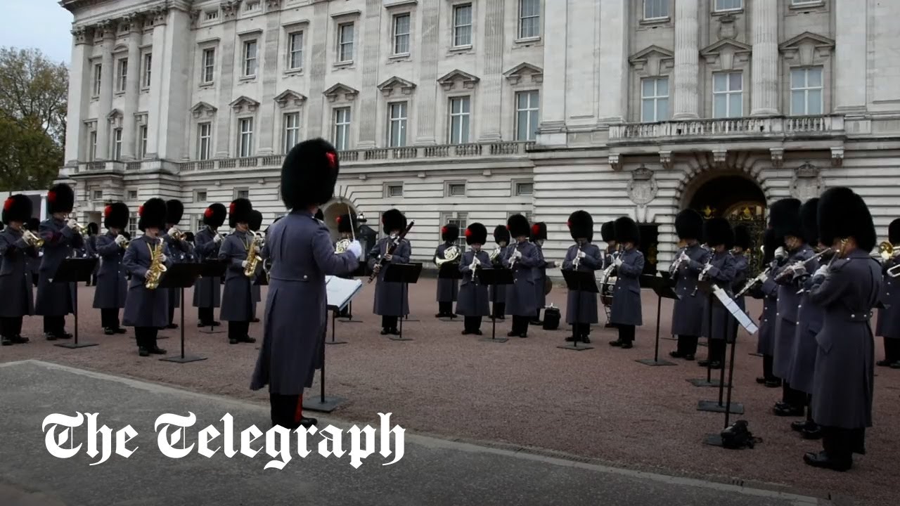 Watch: Changing of the Guard goes K-pop as military band plays Gangnam Style - Vimarsana News