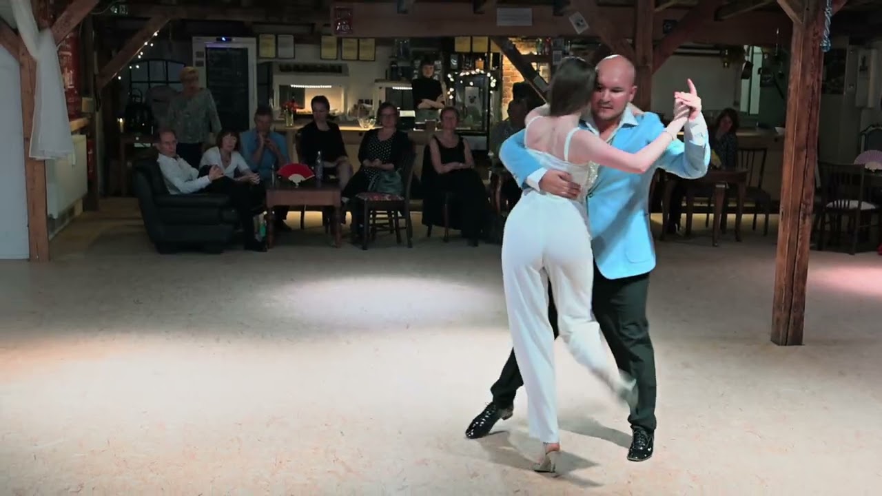 Mario Medina & Maude Andrey - Dime Mi Amor - Juan D'Arienzo