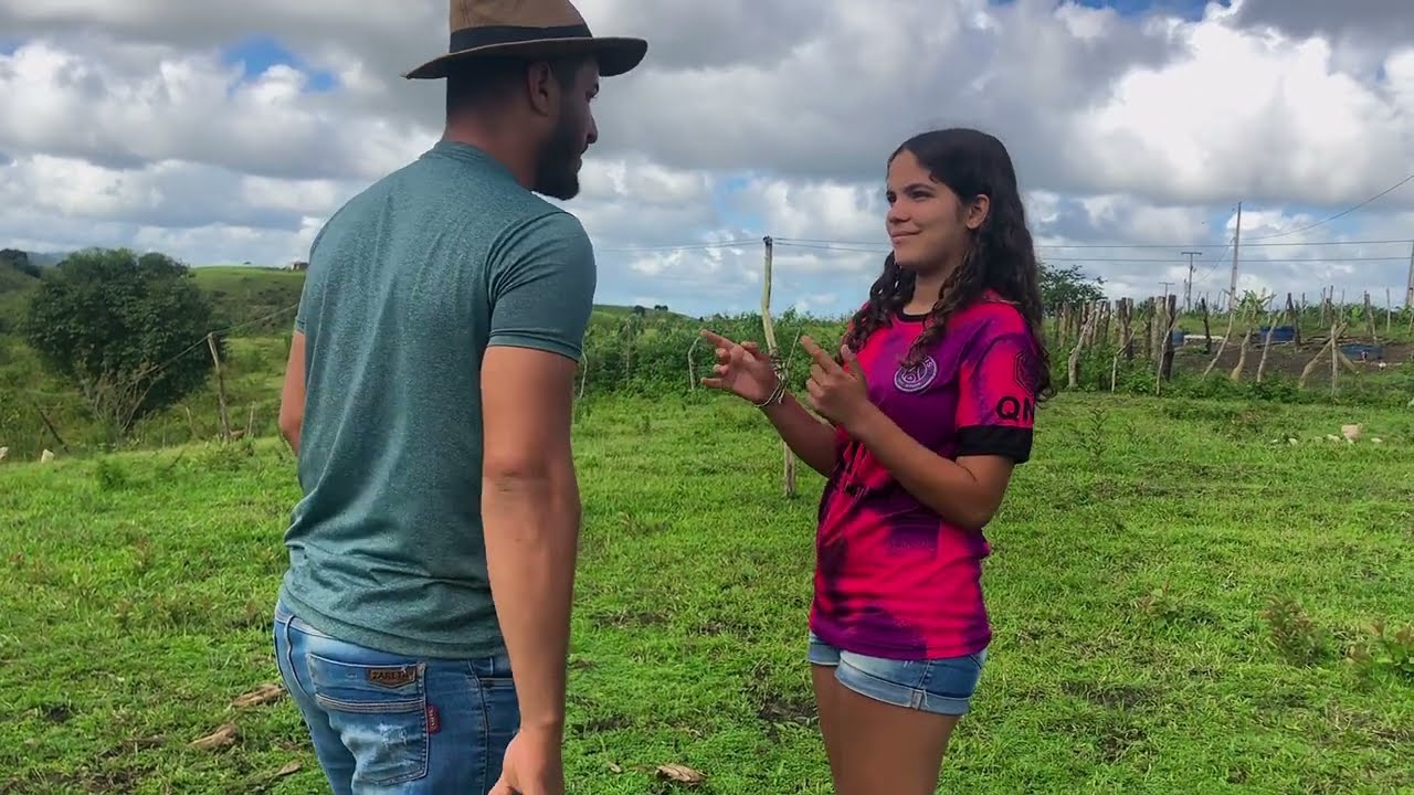 Fazendeiro Rico Pede a Mão Da Filha Do Seu Funcionário Em Casamento!!