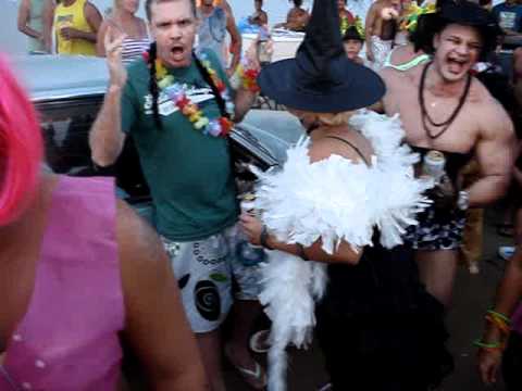 RAFAEL SURTANDO NO BLOCO DAS PIRANHAS - PRAIA SECA RJ