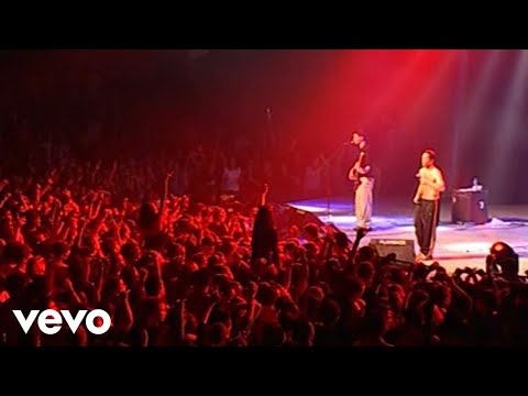 Video thumbnail for Her Şeyi Yak (Live at Bostancı Gösteri Merkezi, İstanbul, 2003)