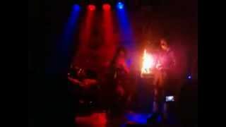 preview picture of video 'Chucky Aeternus Lanzando Llamas con Bereshit en Al Toque Bar Rock de San Martin'