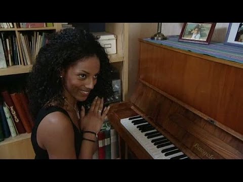 Andreas Carlssons talangfynd: Elisande L. Ndanshau - Idol Sverige (TV4)