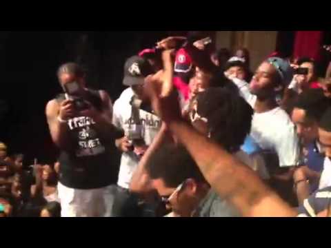 Moneydudetazo on stage wit the chief keef