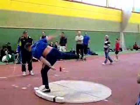 Shot Put Action in Schielleiten