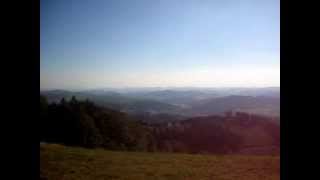 preview picture of video 'Das SAUERLAND mit Blick auf das Rothaargebirge von der Markhöhe in WENHOLTHAUSEN ( 600 Meter )'
