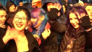 Честита Нова година, Бургас! Хиляди я посрещнаха заедно на площад „Тройката“