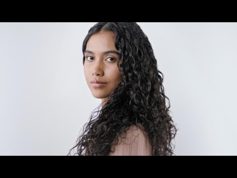 How to enhance curls and define coils with the Dyson Supersonic Nural™ hair dryer