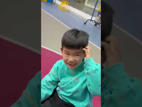 航航穿拖鞋打籃球，很精彩的籃球比賽Hanghang wears slippers to play basketball, a very exciting basketball game#家庭教育