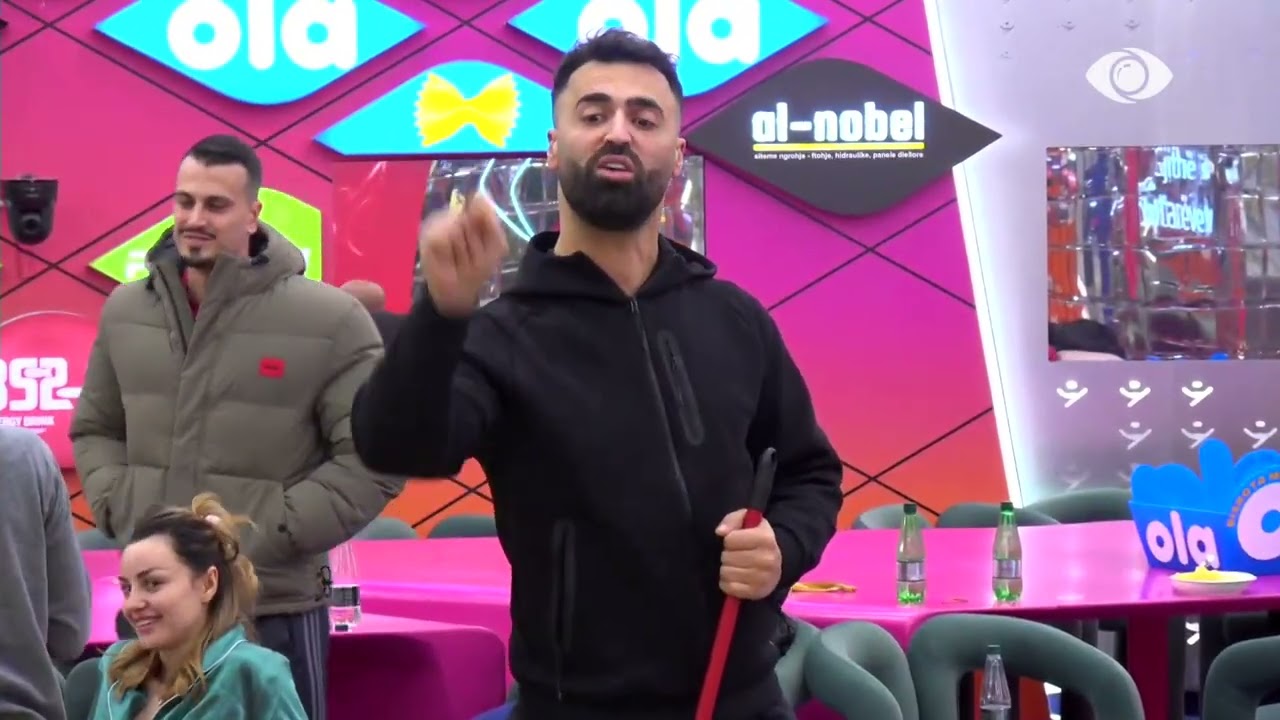 Hajde edhe të dalim të dy bashkë/ Kristi-Erikut: Do të shohësh veten, do të vijë turp