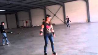 preview picture of video 'Bumpy Girls - Roller Derby Eure et Loir: 1er entraînement au hangar'