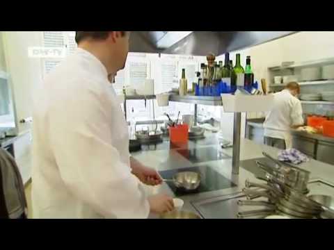 euromaxx a la carte | Interpretationen vom Apfelstrudel mit Rum-Rosinen-Eis