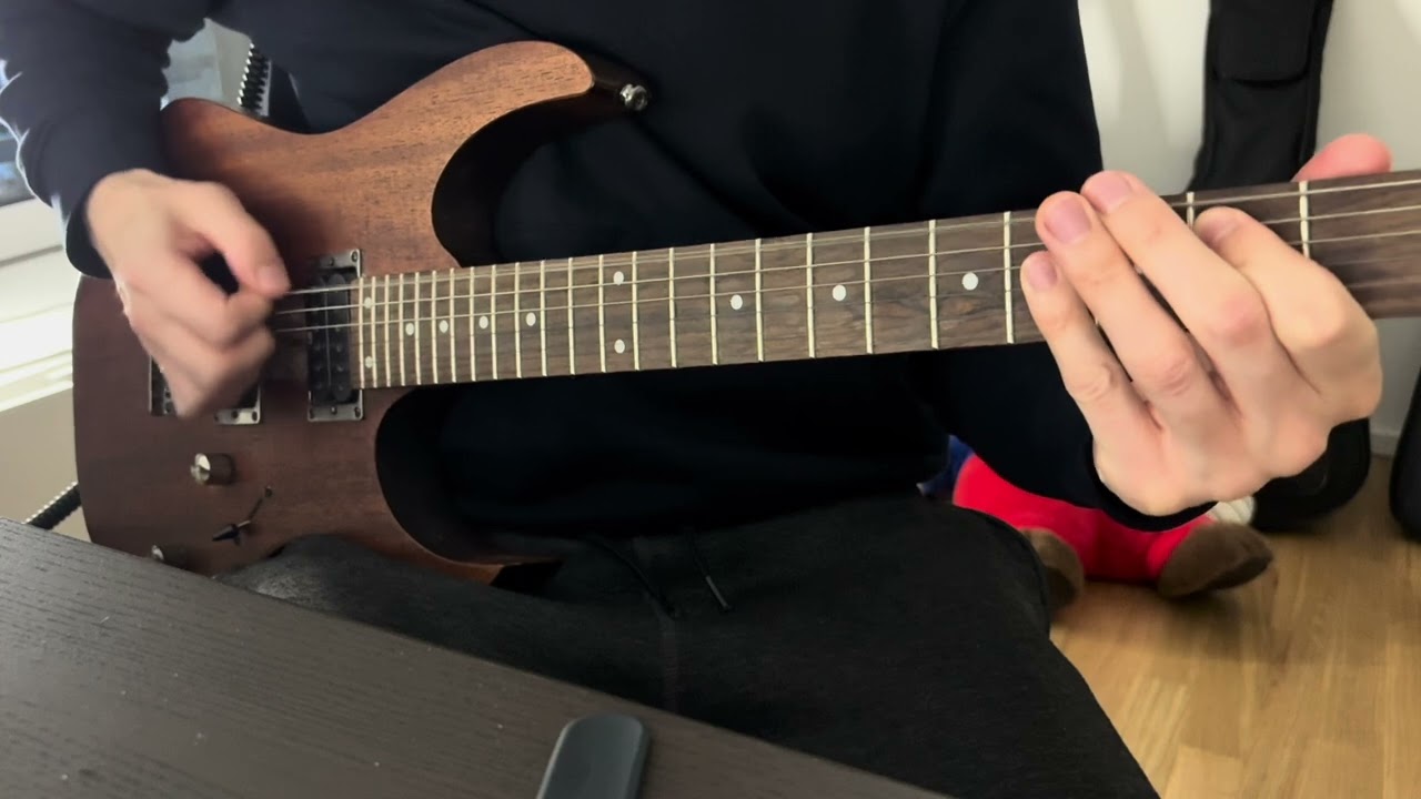 Roberto Barlocci playing the Dean Winchester ringtone riff from Supernatural on electric guitar.