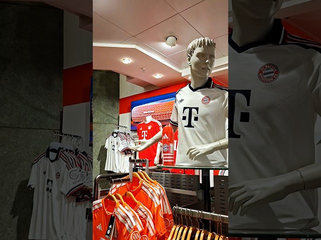 Vídeo relacionado con FC Bayern München | Bufanda de Estadio | Hogar | Rojo y Blanco, Talla Única