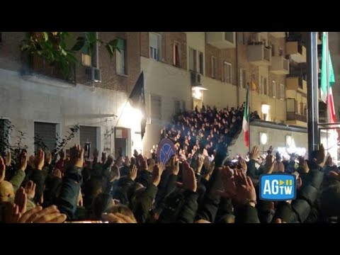 Saluti romani e 'Presente' davanti alla sede di Acca Larenzia per ricordare i militanti uccisi