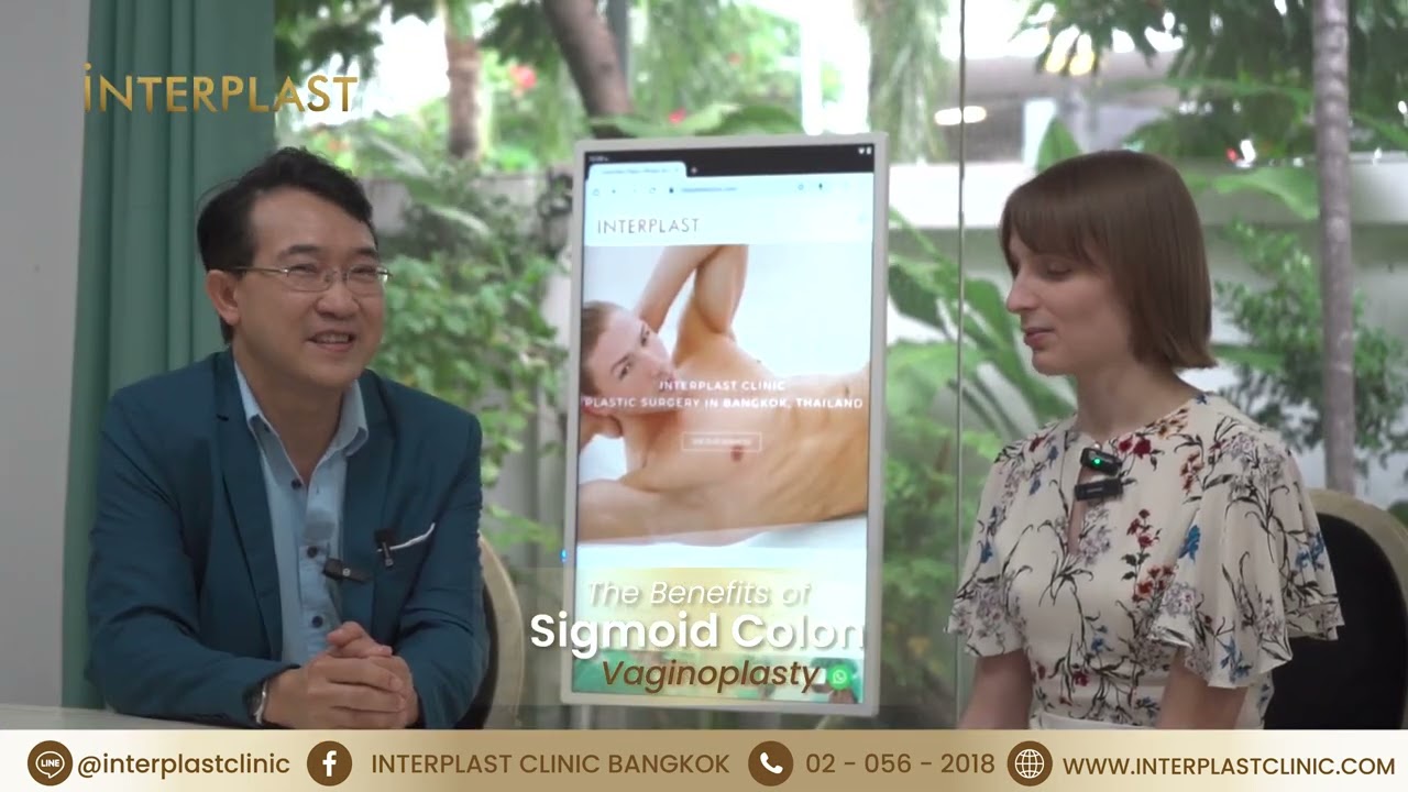 Dr. Theerapong discusses the benefits of MFT Sigmoid Colon Vaginoplasty with Anna, his patient.