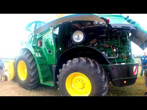 John Deere 8800i Self-Propelled Forage Harvester - Inside