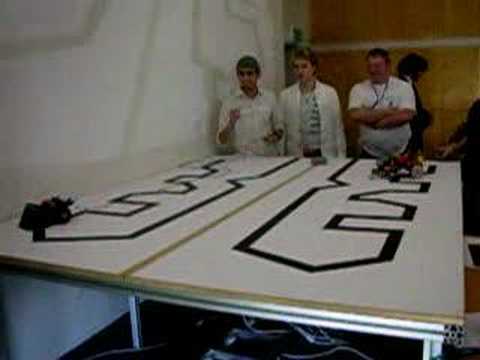 robotku yg follow the black line