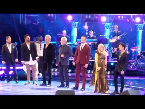 All the artists at The Queen's 92nd Birthday Party come on stage to perform "What a wonderful world"