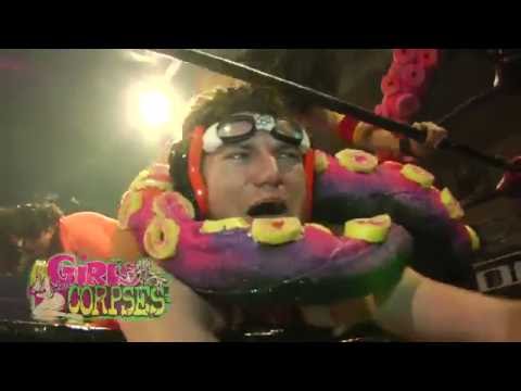 Freakshow Wresting - The octopus ATTACKS!!