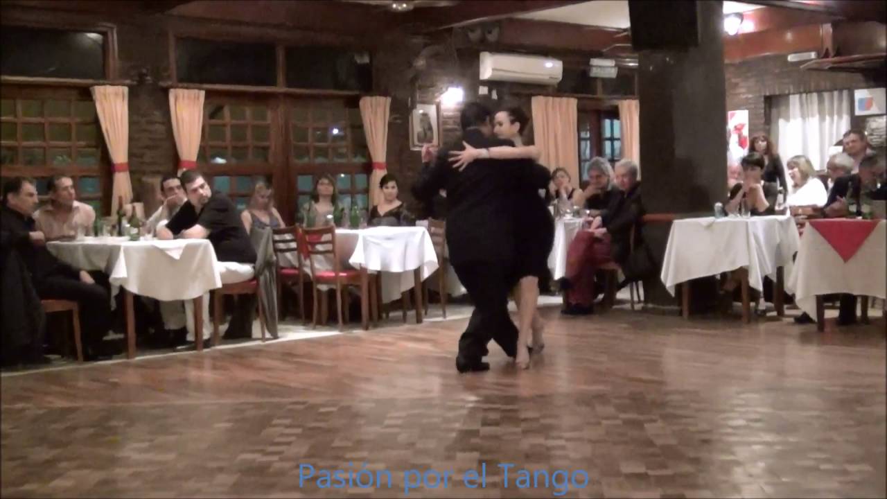 MARIA EUGENIA BRANDULO y DIEGO LUCIANO CHANDIA Bailando el Vals MIEDO en la MILONGA CARICIAS