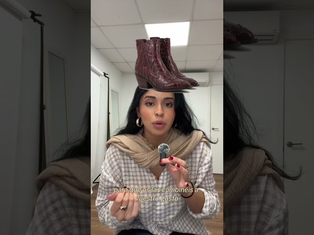 Vídeo relacionado con BESTYASH Zapatos Grandes para Cosplay de Halloween Talla Única Material Seguro y Resistente Accesorios para Disfraces de Fiesta y Espectáculo de Carnaval