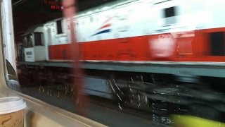 preview picture of video '2 Kereta Api beradu cepat KA Jayabaya dan KA Sri Tanjung memasuki Stasiun Bangil'