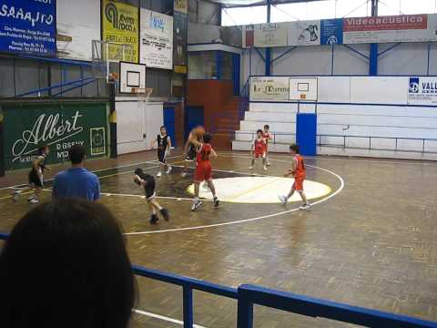 Jordi Gálvez: finta i triple  CB i Unió Manresa - CB Mollet. Maig 2010