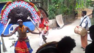 preview picture of video 'Thira and Poothan Kali - തിറ & പൂതന്‍) ))  കളി'