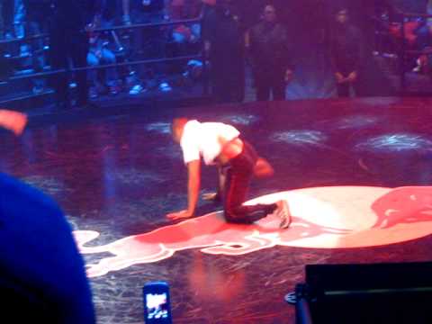 Red Bull BC One 2009 Kolobok vs Lilou