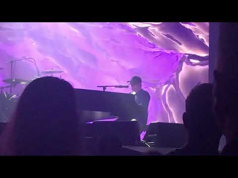 Fall Out Boy - Young and Menace (Piano Version / Live in Las Vegas 9/28/18)