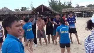 Trò chơi bãi biển - Bịt mắt ăn kem - Cty TNHH TM Xuân Vy