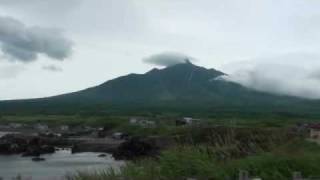 preview picture of video '仙法志御崎海岸から見た利尻山（北海道2009年7月19日）'