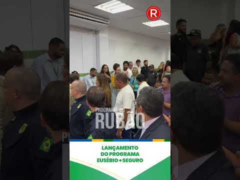 Secretário Acilon Gonçalves chega à solenidade oficial em Eusébio