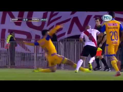 River vs Tigres falta de Rivas sobre Sanchez