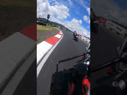 Girando en el autódromo de tocancipa  en mi ns 200 🤩🔥#motos #bogota #autodromodetocancipa  #pista