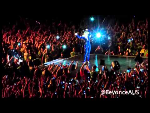 Beyoncé being pulled off stage in Sao Paulo