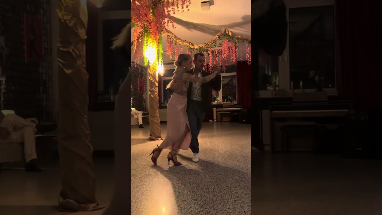 Video thumbnail for Delfina Pissani y Diego Valero (Milonga Campera)