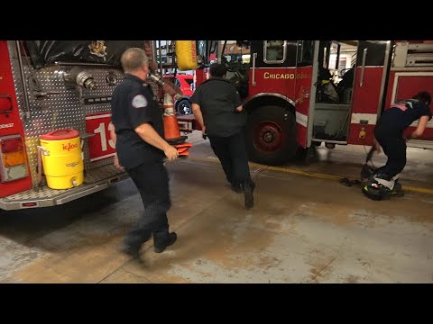 [“GO GET ‘EM”] Chicago Fire Department Engine 13 Truck 6 Battalion 1 responding URGENTLY to a fire