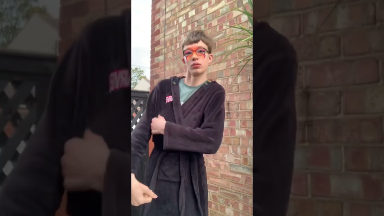 28-10-25 Alex trying TikTok dance😩💓