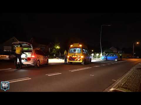 Auto botst tegen lichtmast in Stramproy