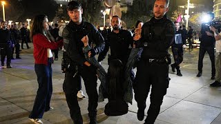 Antikriegsprotestierende demonstrieren vor US-Botschaftsbüro in Tel Aviv