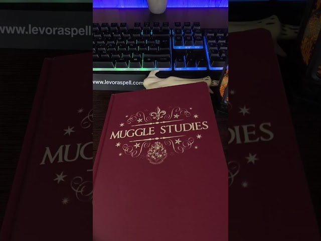 Vídeo relacionado con Harry Potter Boligrafo Varita Levitante, Pack Boligrafos de 3 con Soporte Magnético Flotante, Dumbledore Hermione, Regalos Hogwarts (Multi 3 Pcs)