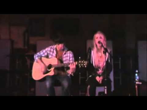 LECARLA - BRUISES ACOUSTIC BACKSTAGE.wmv