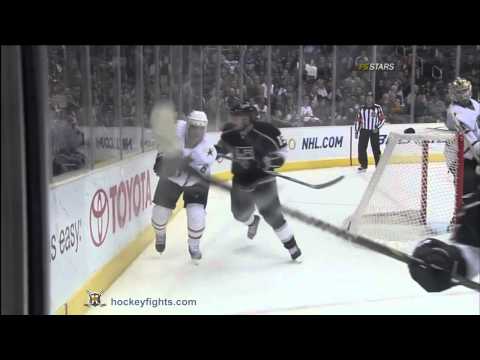 Mark Fistric vs Wayne Simmonds Nov 11, 2010